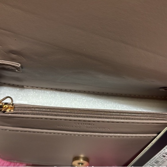 BADGLEY MISCHKA CROSSBODY BAG NWT RED OR PUTTY - Picture 7 of 11